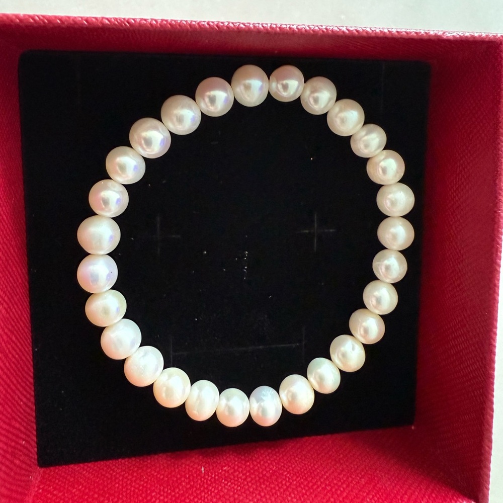 Elegant Pearl Bracelet